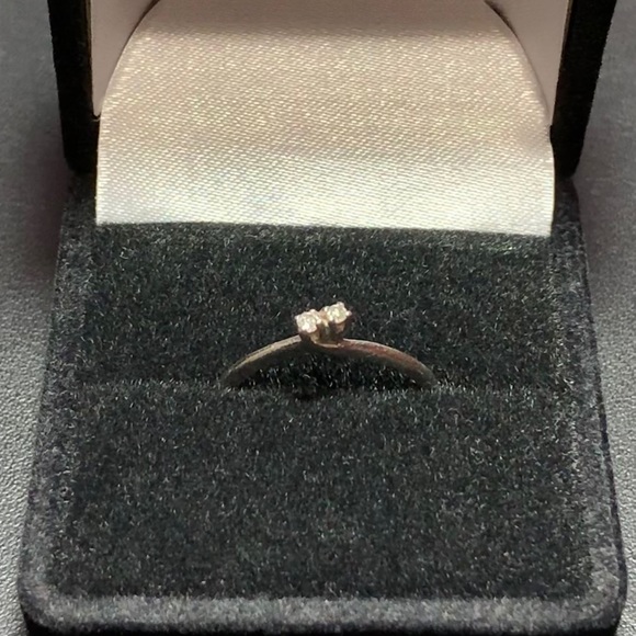 Jewelry - 10k white gold diamond ring